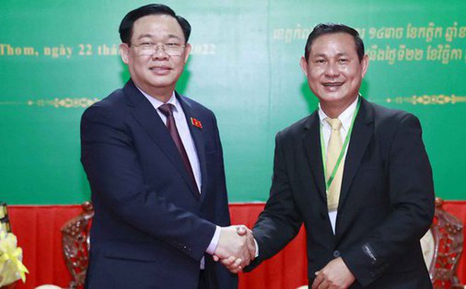 Chủ tịch Quốc hội Vương Đình Huệ làm việc với ông Nhek Bankheng, Phó Tỉnh trưởng Kampong ThomẢnh: Doãn Tấn