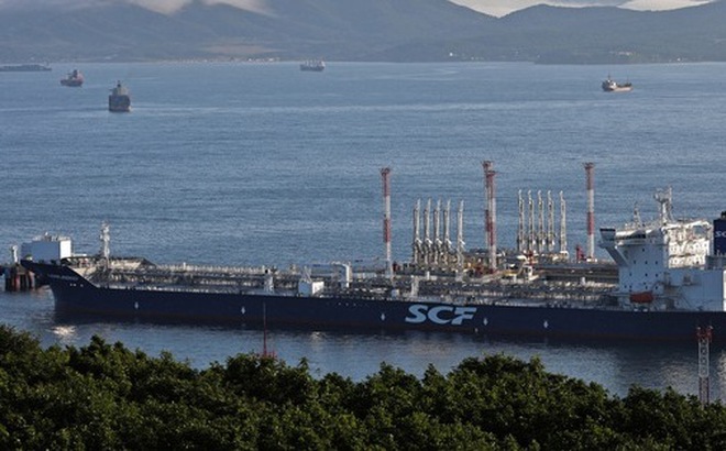 Một tàu chở dầu thô tại thành phố Nakhodka của Nga - Ảnh: REUTERS