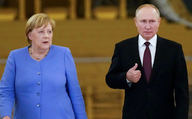 Cựu thủ tướng Đức Angela Merkel (trái) và Tổng thống Nga Vladimir Putin tại Điện Kremlin tháng 8-2021 - Ảnh: REUTERS