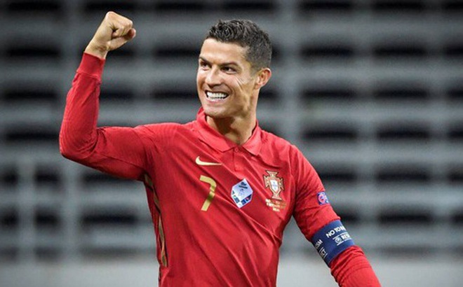 Hoàng tử Abdulaziz hy vọng Ronaldo sẽ khoác áo một CLB ở Saudi Pro League sau khi World Cup kết thúc - Ảnh: Reuters