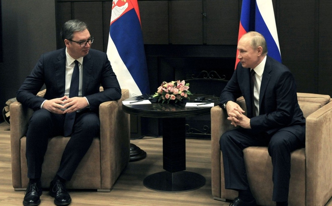 Tổng thống Serbia Aleksandar Vucic và Tổng thống Nga Vladimir Putin trong cuộc gặp ngày 25/11/2021 ở Sochi, Nga. Ảnh: Reuters