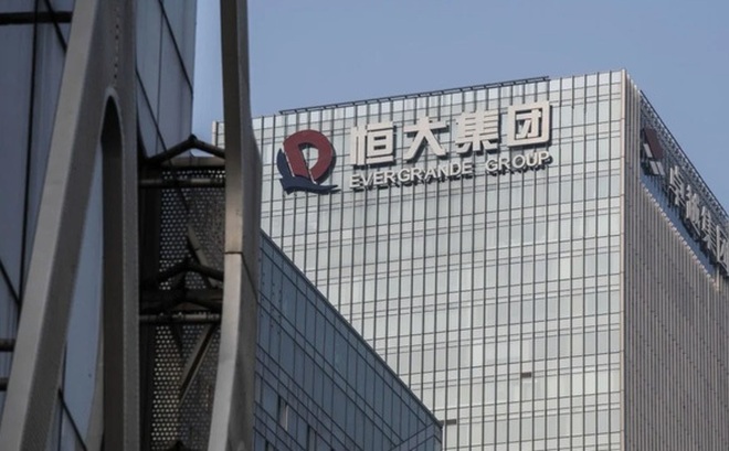 Tập đoàn bất động sản Evergrande của Trung Quốc đang quay cuồng với khoản nợ 300 tỉ USD - Ảnh: BLOOMBERG