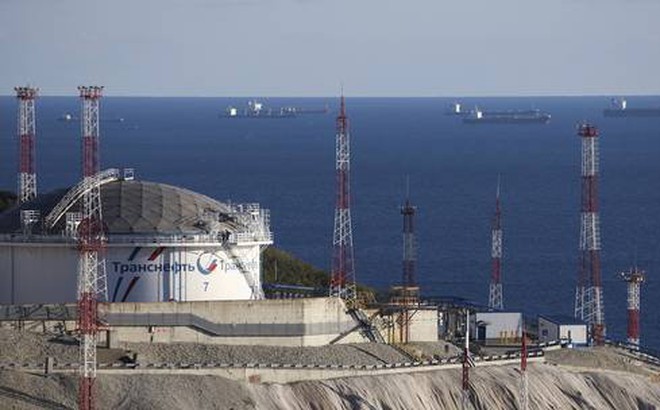 Các tàu chở dầu tại cảng Sheskharis ở Novorossiysk, Nga. Ảnh: AP