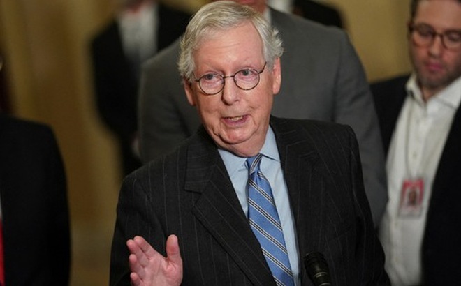 Thượng nghị sĩ Mitch McConnell trong cuộc họp báo ngày 29-11 - Ảnh: REUTERS