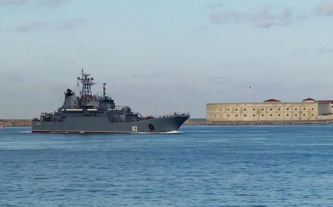 Tàu chiến Nga tiến vào cảng Sevastopol, phía tây nam bán đảo Crimea. Ảnh: RT