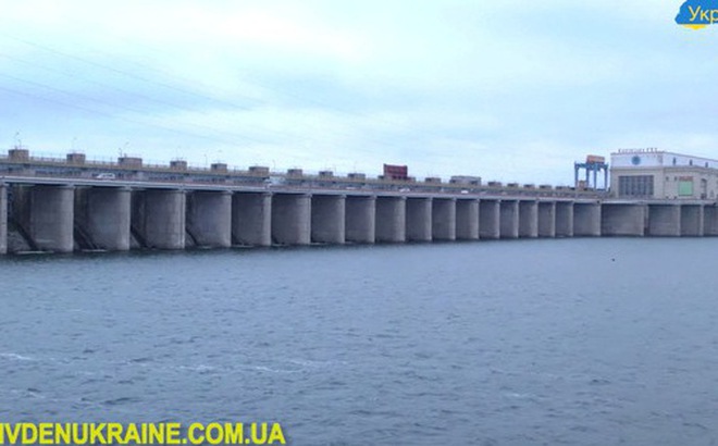 Đập Kakhovka do Nga quản lý tại thành phố Nova Kakhovka, Ukraine - Ảnh: REUTERS