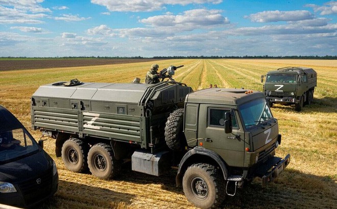 Các phương tiện quân sự của lực lượng vũ trang Nga. Ảnh: AP/TASR