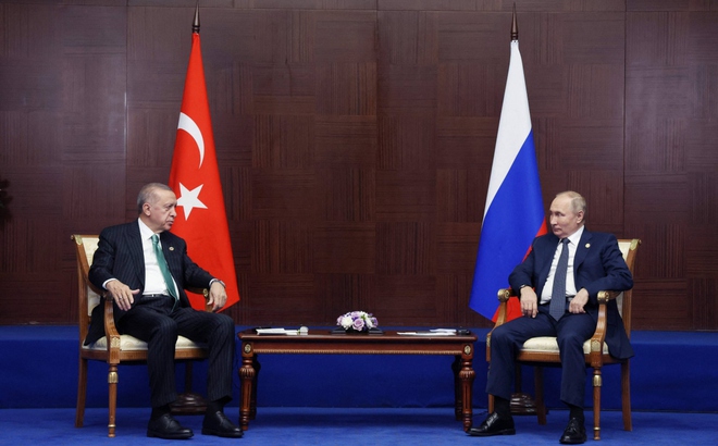 Tổng thống Thổ Nhĩ Kỳ Tayyip Erdogan và Tổng thống Nga Vladimir Putin gặp nhau ở Kazakhstan vào tháng 10/2022. Ảnh: Reuters