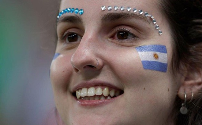 Cận cảnh dàn mỹ nữ xinh đẹp \'tiếp lửa\' cho ĐT Argentina đánh bại ...
