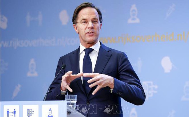 Thủ tướng Hà Lan Mark Rutte tại cuộc họp báo về dịch COVID-19 ở Hague, Hà Lan, ngày 25/1/2022. Ảnh: AFP/TTXVN