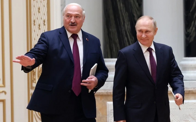 Tổng thống Nga Vladimir Putin (phải) và Tổng thống Belarus Alexander Lukashenko. Ảnh: RTE