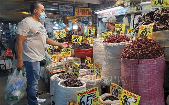 Một gian hàng bán đồ khô tại chợ Central de Abasto (Mexico). Ảnh: TTXVN