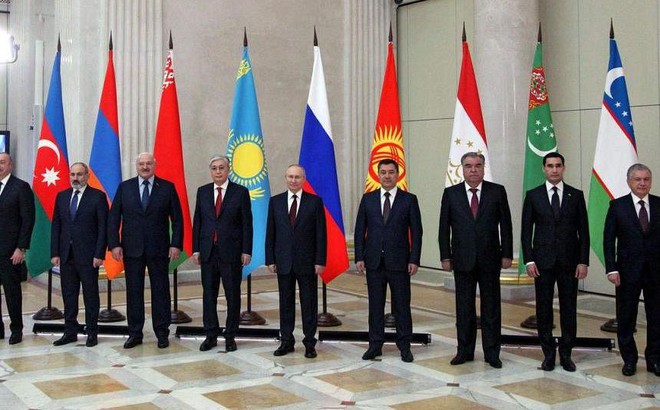 Nhà lãnh đạo Nga và các nguyên thủ quốc gia của Cộng đồng các quốc gia độc lập ở Saint Petersburg. Ảnh: AFP