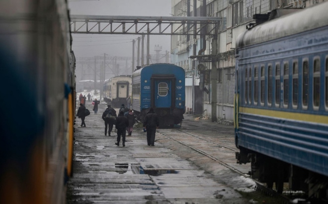 Dịch vụ đường sắt tại Kiev bị gián đoạn do mất điện. Nguồn: Getty