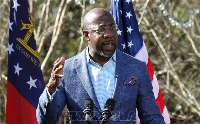 Thượng nghị sĩ Dân chủ bang Georgia Raphael Warnock. Ảnh: AFP/TTXVN