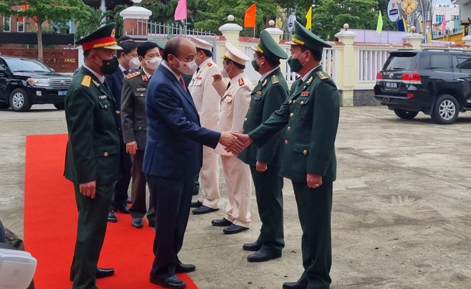 Chủ tịch nước Nguyễn Xuân Phúc chúc Tết lực lượng vũ trang tại Đà Nẵng - Ảnh 1.