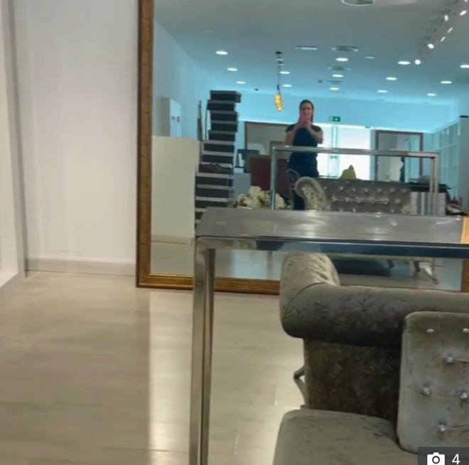 Chị g&aacute;i Ronaldo phải đ&oacute;ng cửa h&agrave;ng thời trang cuối c&ugrave;ng của em trai ở h&ograve;n đảo qu&ecirc; nh&agrave; - Ảnh 1.