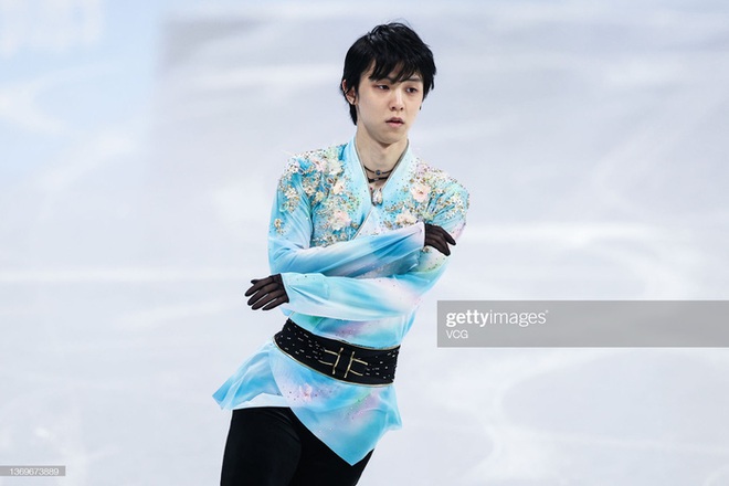 Đứng lên sau cú ngã, Yuzuru Hanyu tạm vươn lên vị trí đầu bảng nội dung trượt băng đơn nam Olympic Bắc Kinh 2022 - Ảnh 5.