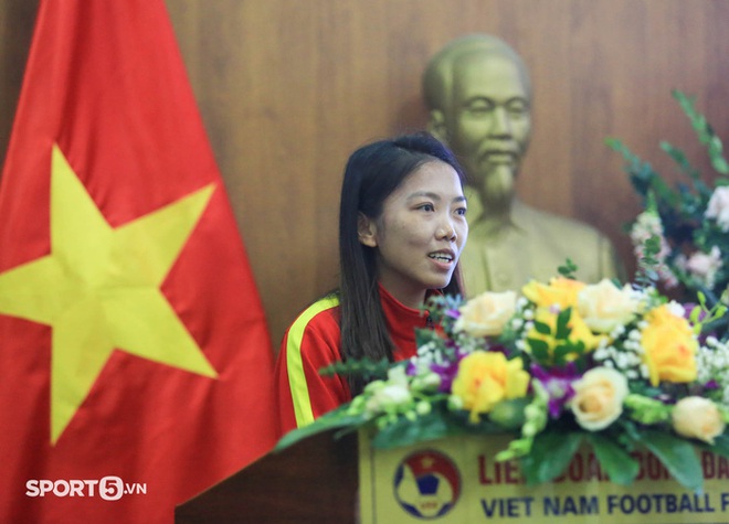 Huỳnh Như xúc động khi ĐT nữ Việt Nam được tổ chức lễ vinh danh - Ảnh 1.