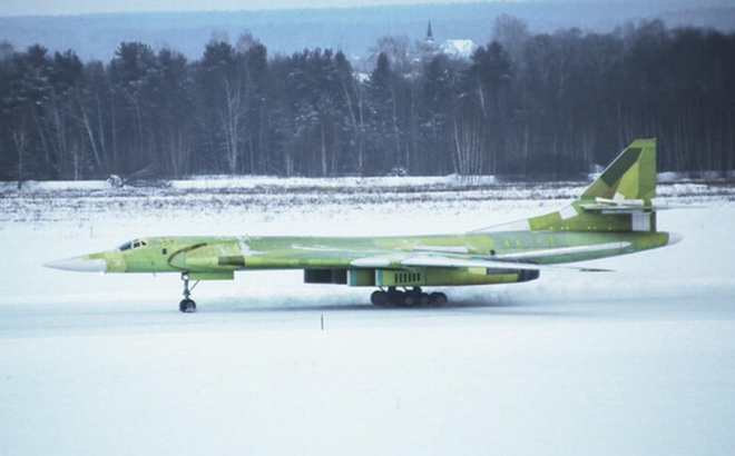 "Thiên nga trắng" - máy bay ném bom chiến lược nguy hiểm nhất của Nga thời điểm hiện tại (Ảnh: RBTH)