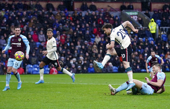 Cái tên bất ngờ lập công, Liverpool chật vật giành 3 điểm để bám đuổi Man City - Ảnh 11.