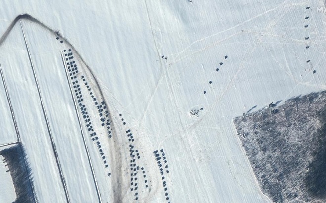 Hình ảnh vệ tinh của Maxar cho thấy lần đầu tiên một số doanh trại được thành lập ở Rechitsa, khu vực Gomel của Belarus. Ảnh: CNN