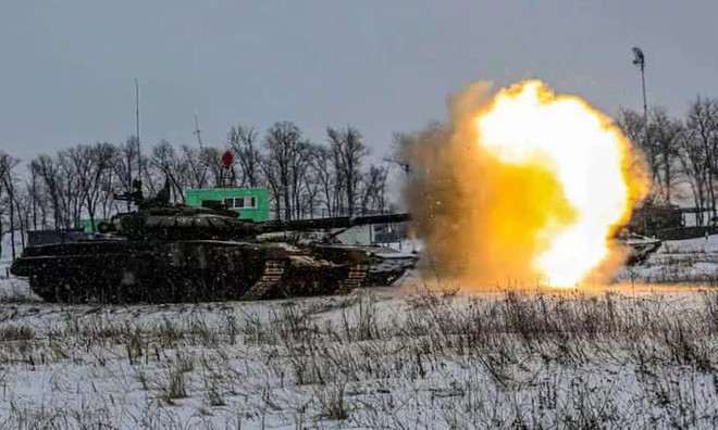Động thái đặc biệt của Nga ở biên giới Ukraine, Anh cảnh báo cực kỳ nguy hiểm - Ảnh 3.