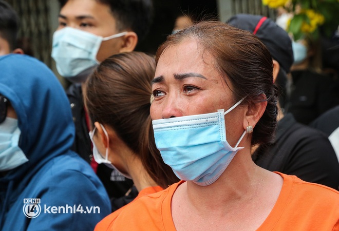 Người thân bịn rịn tiễn thanh niên TP.HCM lên đường nhập ngũ: Con đi 2 năm, tôi nhớ nó lắm! - Ảnh 18.