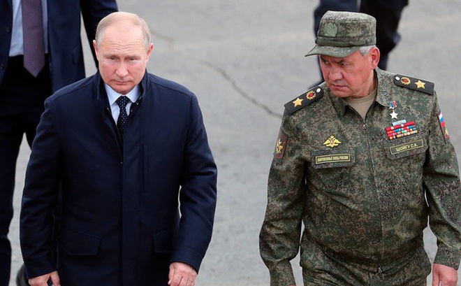 Tổng thống Nga Vladimir V. Putin và Bộ trưởng Quốc phòng Sergei K. Shoigu. (Ảnh: NYT)