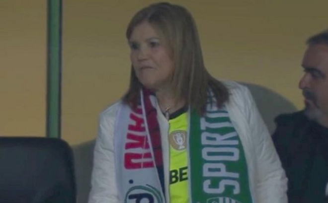 Mẹ Ronaldo đứng ngồi không yên khi chứng kiến thất bại của Sporting