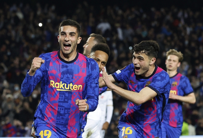 Kết quả Europa League 18/2: Barca gây thất vọng trước Napoli - Ảnh 2.