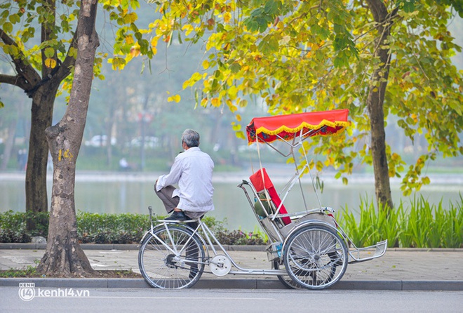 Hồi ức của người đạp xích lô về những ngày Tết chưa có dịch Covid-19: Người dân đi chơi kín hồ Gươm, chở không kịp khách - Ảnh 2.