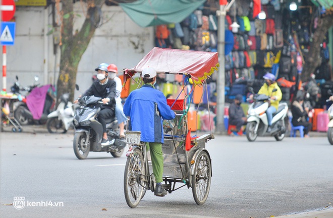 Hồi ức của người đạp xích lô về những ngày Tết chưa có dịch Covid-19: Người dân đi chơi kín hồ Gươm, chở không kịp khách - Ảnh 12.