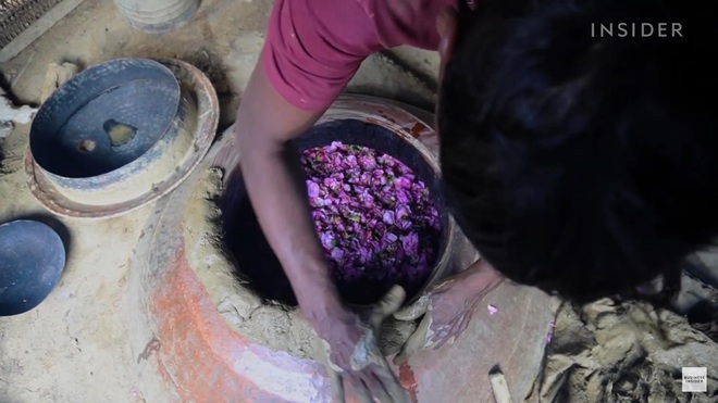 Toàn cảnh quy trình sản xuất nước hoa mùi mưa giá đắt cắt cổ tại Ấn Độ - Ảnh 5.