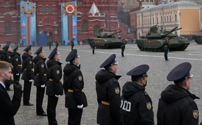 Xe tăng Nga trong cuộc diễu hành quân sự ở Quảng trường Đỏ ngày 9/5/2021. Ảnh: Getty