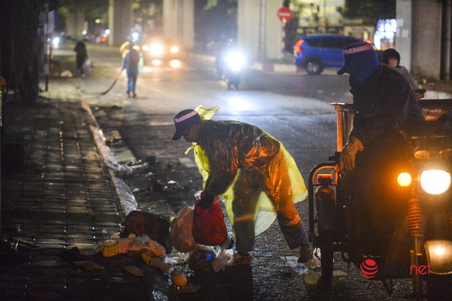 Hà Nội: Bê đá cây lạnh buốt, vầy nước đỏ tay trong chợ cá mưu sinh ngày giá rét - Ảnh 12.