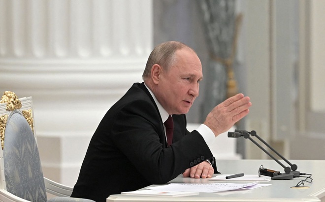 Tổng thống Nga Vladimir Putin chủ trì cuộc họp khẩn với Hội đồng An ninh tại Moskva, ngày 21/2/2022. Ảnh: AFP/TTXVN.