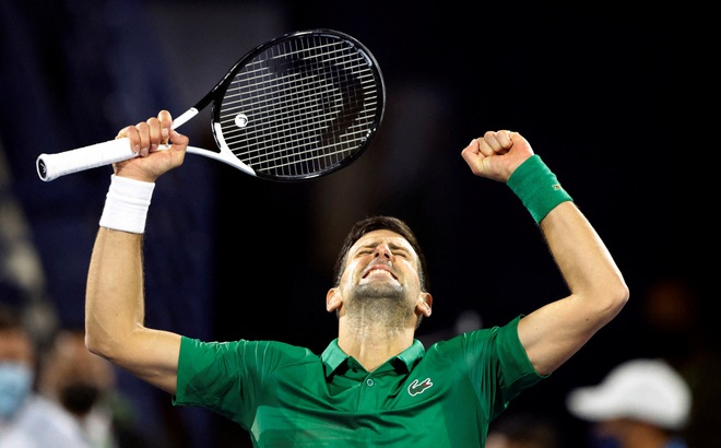 Djokovic ăn mừng chiến thắng. (Ảnh: Reuters).