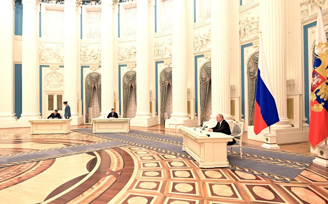 Tổng thống Nga Vladimir Putin đã ký sắc lệnh công nhận hai nước cộng hòa tự xưng Donetsk và Lugansk ở miền đông Ukraine là các thực thể độc lập. (Ảnh: Kremlin)