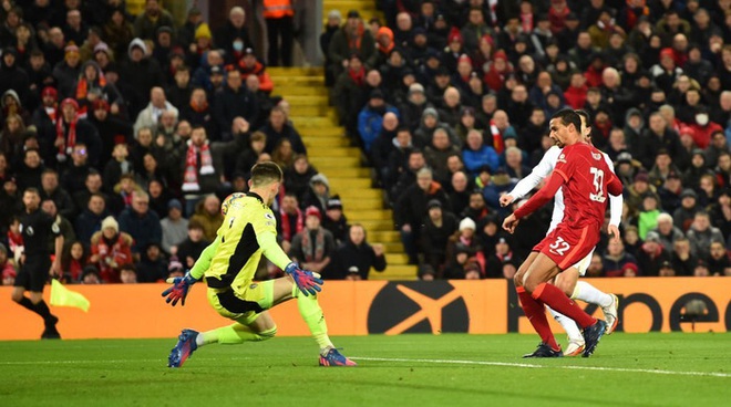 Thắng hủy diệt 6-0, Liverpool chỉ còn cách Man City 3 điểm trong cuộc đua vô địch Ngoại hạng Anh - Ảnh 8.