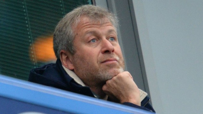 Roman Abramovich ngậm ngùi bán lại Chelsea vì gặp khó khăn về tài chính? - Ảnh 1.