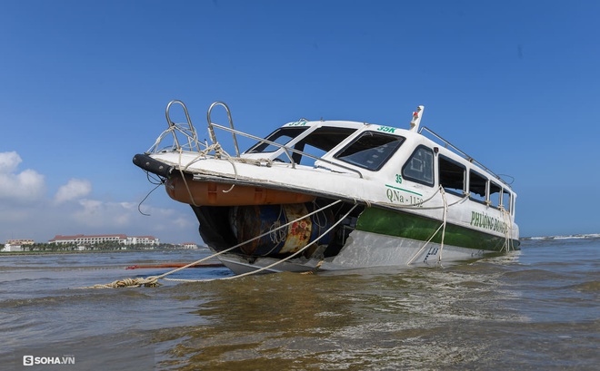 Cơ quan công an đang điều tra, lấy lời khai những người có liên quan đến vụ tai nạn. Ảnh: Việt Hùng