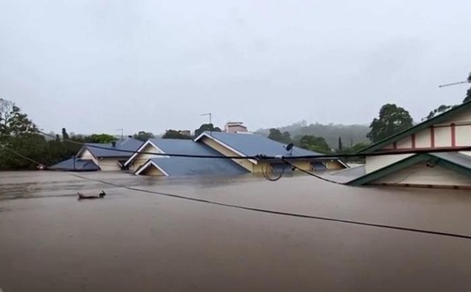 Mưa lớn khiến nhiều ngôi nhà ở Úc chìm trong nước.