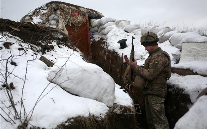 Binh sĩ Ukraine tại khu vực xung đột với lực lượng li khai ở Gorlivka, miền Đông Lugansk. Ảnh: AFP/TTXVN
