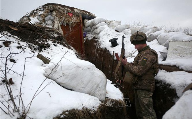 Binh sĩ Ukraine tại khu vực xung đột với lực lượng li khai ở Gorlivka, miền Đông Lugansk. Ảnh: AFP/TTXVN.