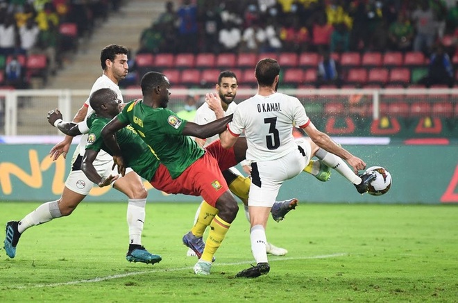 Ai Cập hạ chủ nhà Cameroon sau loạt luân lưu cân não, Salah sẽ đối đầu Mane ở chung kết Cúp châu Phi - Ảnh 4.