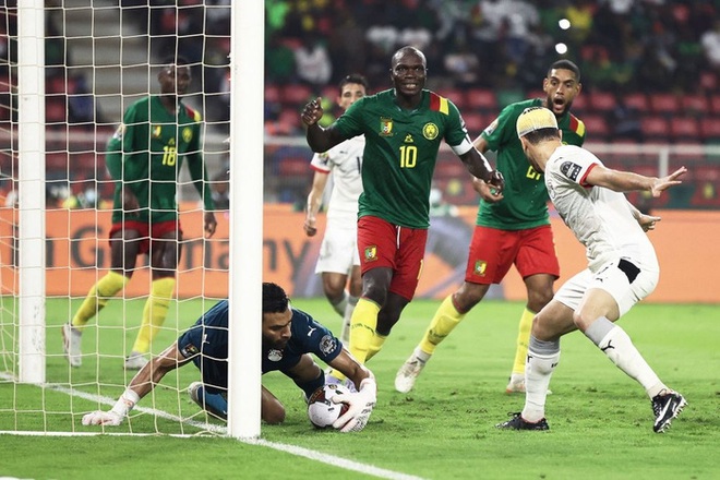 Ai Cập hạ chủ nhà Cameroon sau loạt luân lưu cân não, Salah sẽ đối đầu Mane ở chung kết Cúp châu Phi - Ảnh 7.