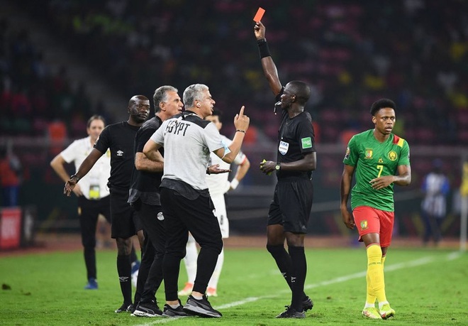 Ai Cập hạ chủ nhà Cameroon sau loạt luân lưu cân não, Salah sẽ đối đầu Mane ở chung kết Cúp châu Phi - Ảnh 8.