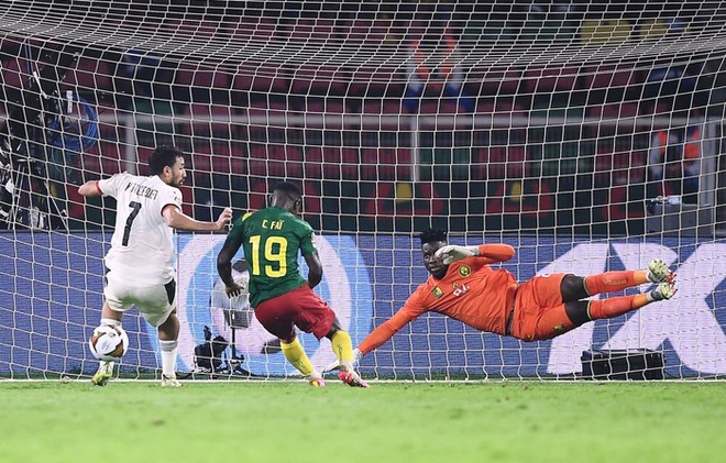 Ai Cập hạ chủ nhà Cameroon sau loạt luân lưu cân não, Salah sẽ đối đầu Mane ở chung kết Cúp châu Phi - Ảnh 9.