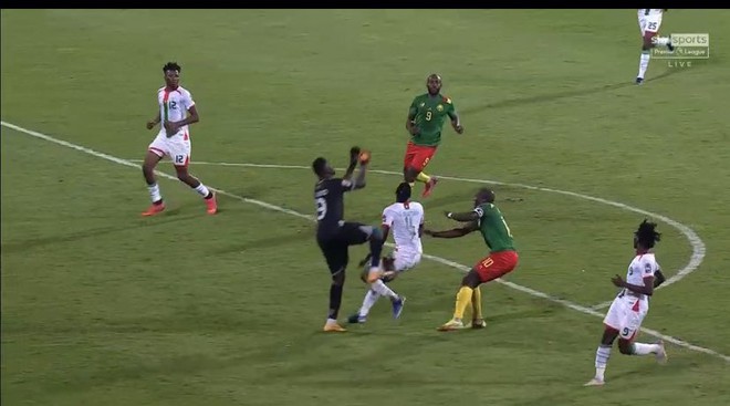 Cameroon lội ngược dòng khó tin tại Cúp châu Phi dù bị dẫn 3 bàn đến phút 70 - Ảnh 7.